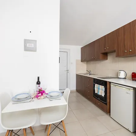 Akamantis Apartment *
